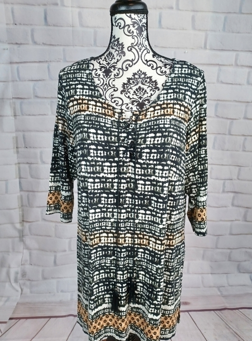 Rose & Olive women's 3/4 sleeve geometric print size 1x tassel tie front BB19
